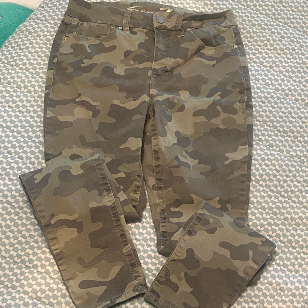 Camouflage Skinny Pants